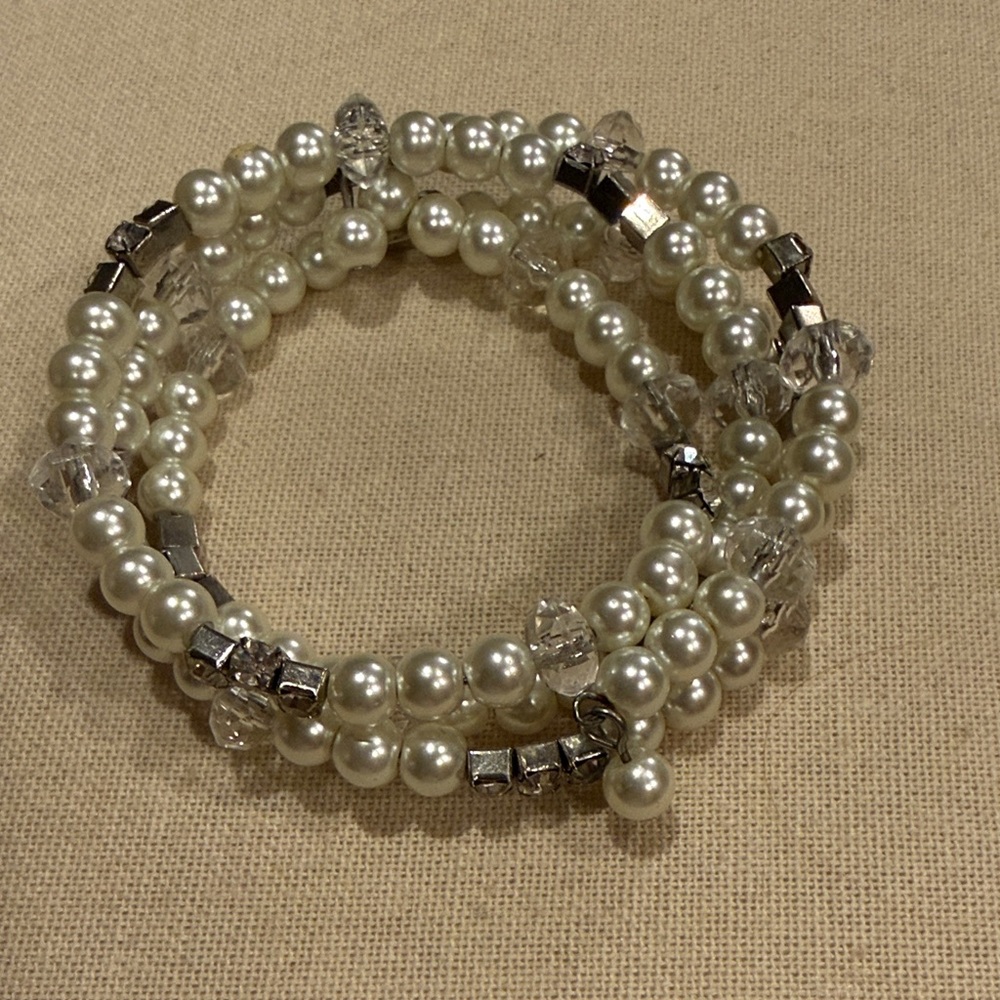 Bracelet. Pearl and Crystal Bracelet